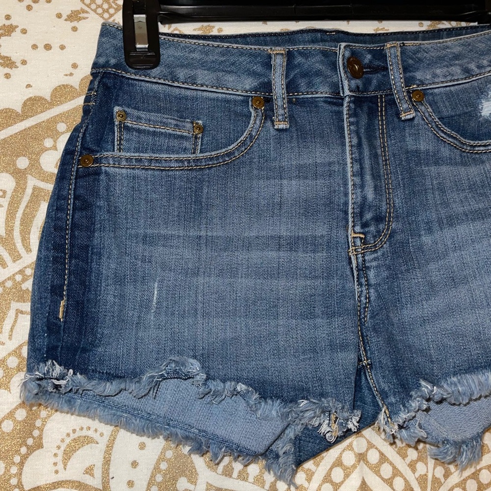 “AMERICAN RAG” LADIES BUTTON & ZIP-UP DENIM BLUE SHORTS WITH POCKETS, SIZE 0 - Picture 4 of 8